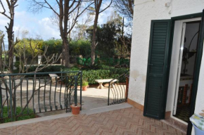 Casa Solaria con ampio giardino sul mare